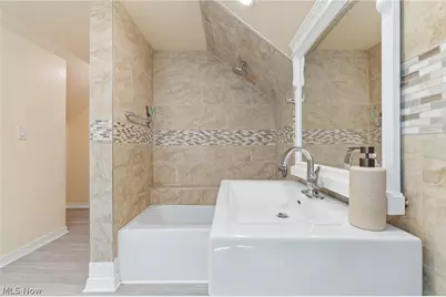 1121 Valleyview Avenue SW, Canton, OH 44710 - Photo 17