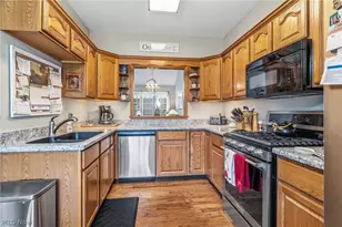 2601 Charing Cross Rd NW, Canton, OH 44708 - Photo 11