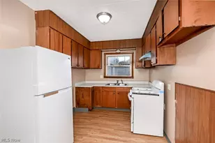 906 E Buchtel Ave, Akron, OH 44319 - Photo 11