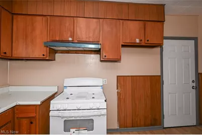 906 E Buchtel Avenue, Akron, OH 44319 - Photo 9