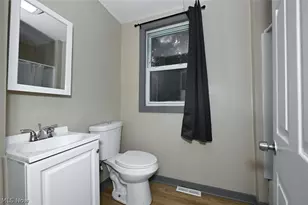 906 E Buchtel Ave, Akron, OH 44319 - Photo 15