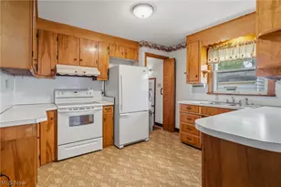 200 Gnau Ave SW, Perry Twp, OH 44646 - Photo 9
