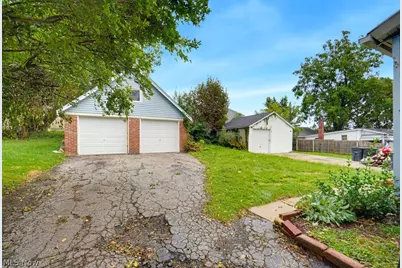 2121 10th Street SW, Akron, OH 44314 - Photo 3