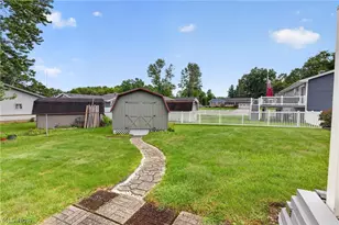 2379 Oak Trace St, Youngstown, OH 44515 - Photo 7