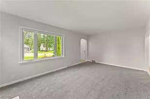2235 Coral Sea Dr, Youngstown, OH 44511 - Photo 5