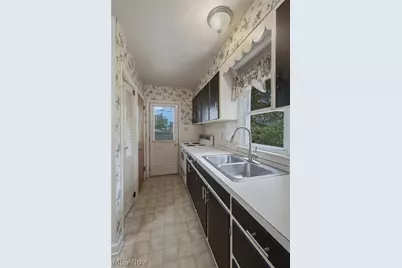 782 Saxon Avenue, Akron, OH 44314 - Photo 13