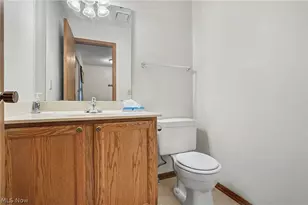 2466 Wrens Dr S, Stow, OH 44224 - Photo 5