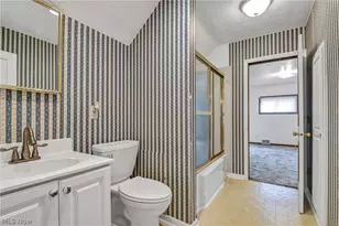 13305 Hazelwood Ave, Oakwood, OH 44107 - Photo 27