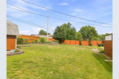 2215 Tamarack Circle NE, Canton, OH 44721 - Photo 7