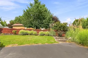 2215 Tamarack Cir NE, Canton, OH 44721 - Photo 5