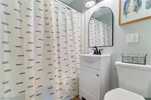 827 Davies Ave, Akron, OH 44306 - Photo 15