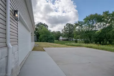 4327 Skycrest Drive NW, Canton, OH 44718 - Photo 37