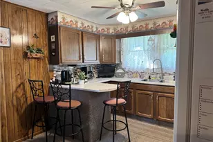 314 W 3rd St, Uhrichsville, OH 44683 - Photo 5