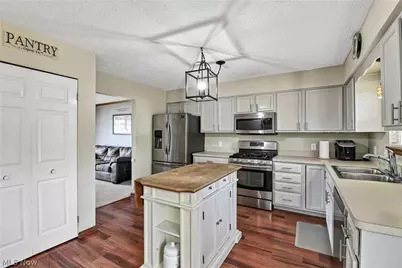 2144 Reserve Circle N, Lorain, OH 44053 - Photo 3