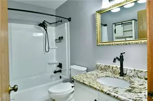 882 Pearson Cir, Youngstown, OH 44512 - Photo 23