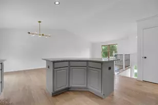 10142 Hillcrest Rd, Kirtland, OH 44094 - Photo 9