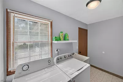 8307 Old Post Road, Olmsted Falls, OH 44138 - Photo 19