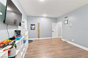 812 S Prospect Ave, Hartville, OH 44632 - Photo 31