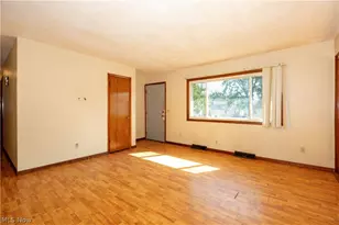 211 S Elm St, Orrville, OH 44667 - Photo 3