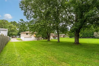 2420 Eastwood Avenue, Akron, OH 44305 - Photo 33