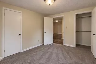 8023 Columbus Rd NE, Louisville, OH 44641 - Photo 11