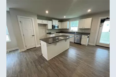 6913 Gauntlet Street SW, Massillon, OH 44646 - Photo 7