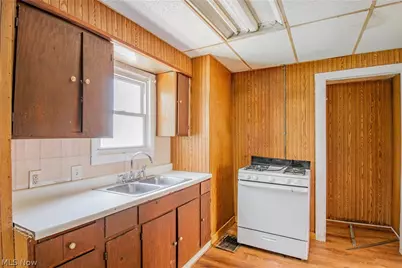 931 Work Drive, Akron, OH 44320 - Photo 9