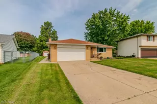 223 Shore Dr, Eastlake, OH 44095 - Photo 3