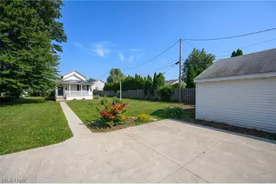 368 4th Drive NW, New Philadelphia, OH 44663 - Photo 3