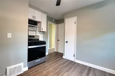 395 E 324th Street, Willowick, OH 44095 - Photo 11