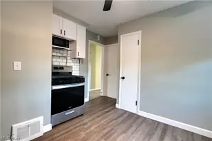 395 E 324th St, Willowick, OH 44095 - Photo 11