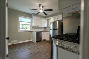 395 E 324th St, Willowick, OH 44095 - Photo 9