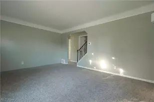 395 E 324th St, Willowick, OH 44095 - Photo 5