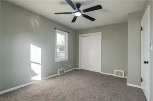 395 E 324th St, Willowick, OH 44095 - Photo 23