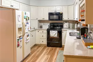 513 Park Ridge Dr, Munroe Falls, OH 44262 - Photo 5