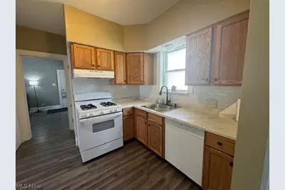 1138 Roslyn Avenue SW, Canton, OH 44710 - Photo 7
