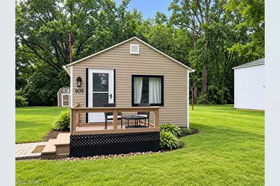 909 Harriet Street, Lorain, OH 44055 - Photo 1