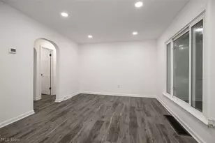 1208 Roslyn Ave, Akron, OH 44320 - Photo 9