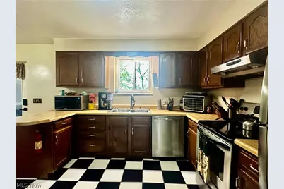 112 Berry Lane, Marietta, OH 45750 - Photo 5