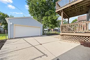 14537 Bayes Ave, Oakwood, OH 44107 - Photo 27