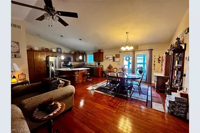 703 Oak Tree Lane, Belpre, OH 45714 - Photo 7