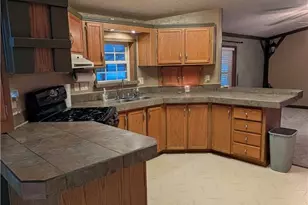316 Britton Dr, Geneva, OH 44041 - Photo 9