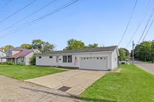 1902 Root Ave NE, Canton, OH 44705 - Photo 1