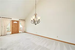 1353 S Azalea Blvd, Barberton, OH 44203 - Photo 9