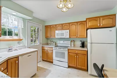 828 Eastview Avenue, Wadsworth, OH 44281 - Photo 9