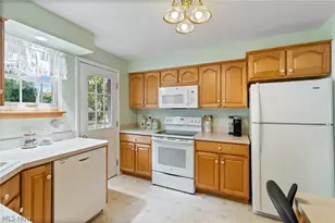 828 Eastview Ave, Wadsworth, OH 44281 - Photo 9