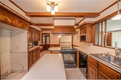 2882 Decamp Road, Youngstown, OH 44511 - Photo 9