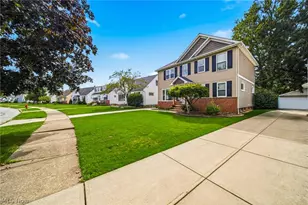 638 Pendley Rd, Willowick, OH 44095 - Photo 3