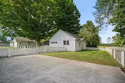154 E Main Street, Amherst, OH 44001 - Photo 5