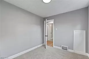 4719 S Main St, Akron, OH 44319 - Photo 17